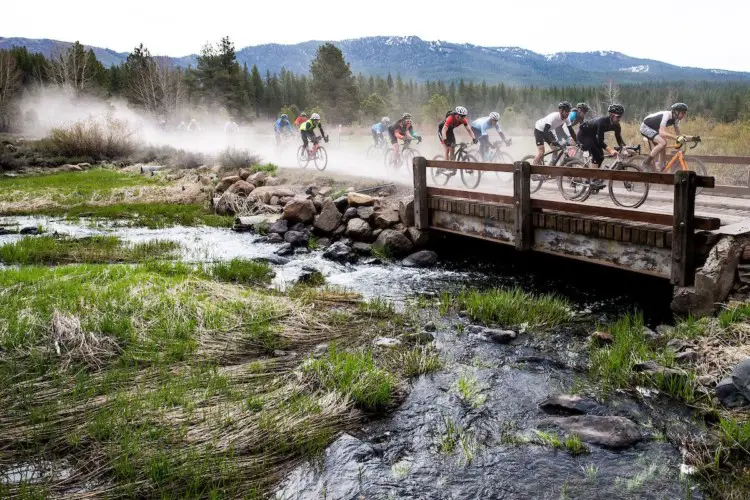 The sometimes dusty roads of the Sagan Fondo had a beautiful backdrop. 2018 Sagan Dirt Fondo. © Jonathan Devich / epicimages.us