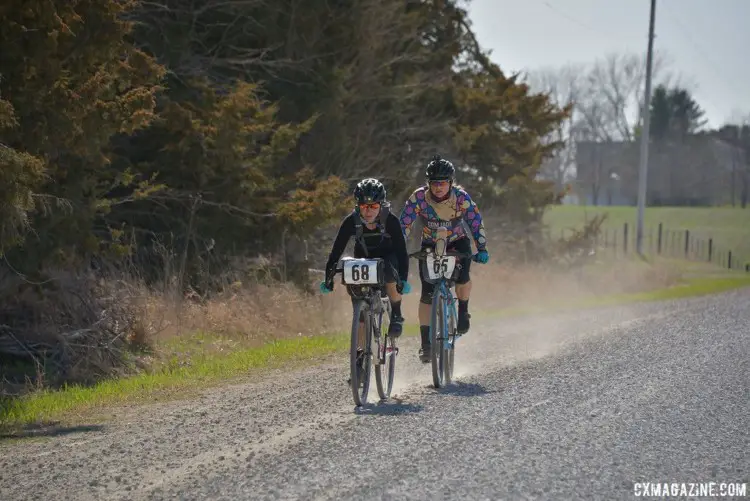 A friend helps share the work and pass the time quicker. 2018 Trans Iowa Gravel Race. © Jon Duke / Cyclocross Magazine