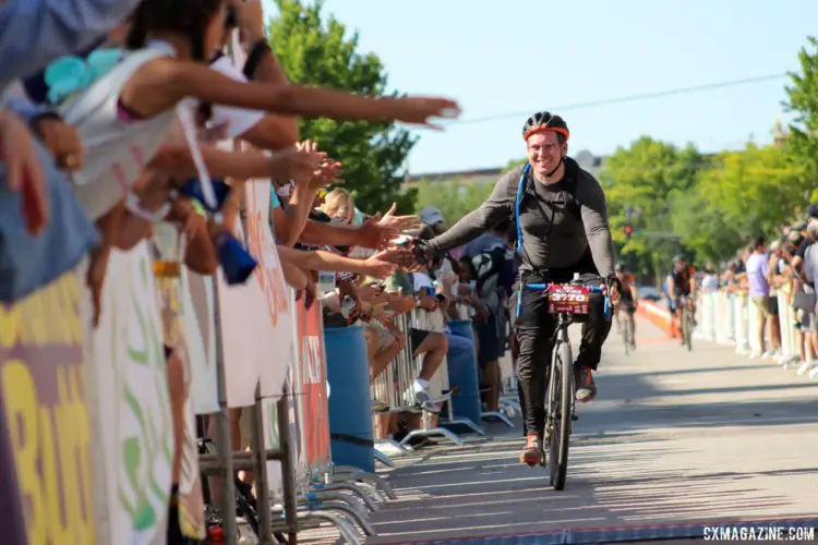 Fans and finishers welcome home everyone who finishes the Dirty Kanza. 2018 Dirty Kanza 200. © Z. Schuster / Cyclocross Magazine