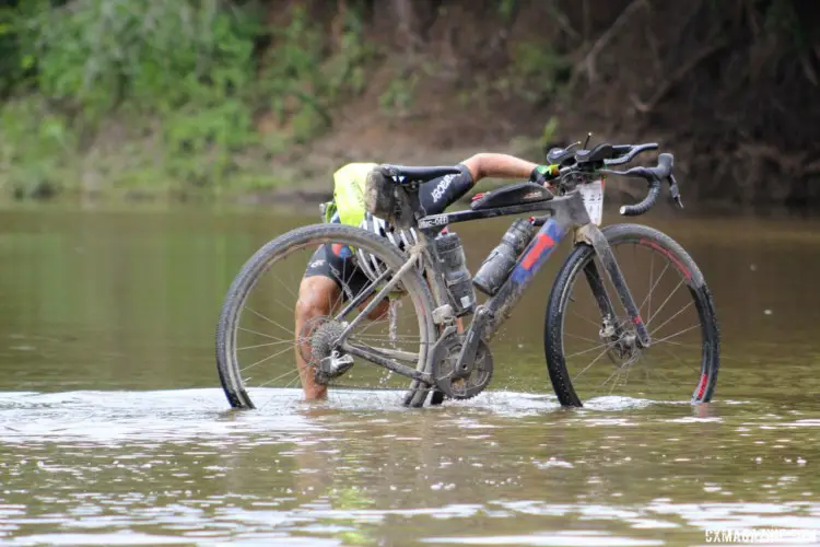 The creek crossing provided a good spot to cool off. 2018 Dirty Kanza 200. © Z. Schuster / Cyclocross Magazine