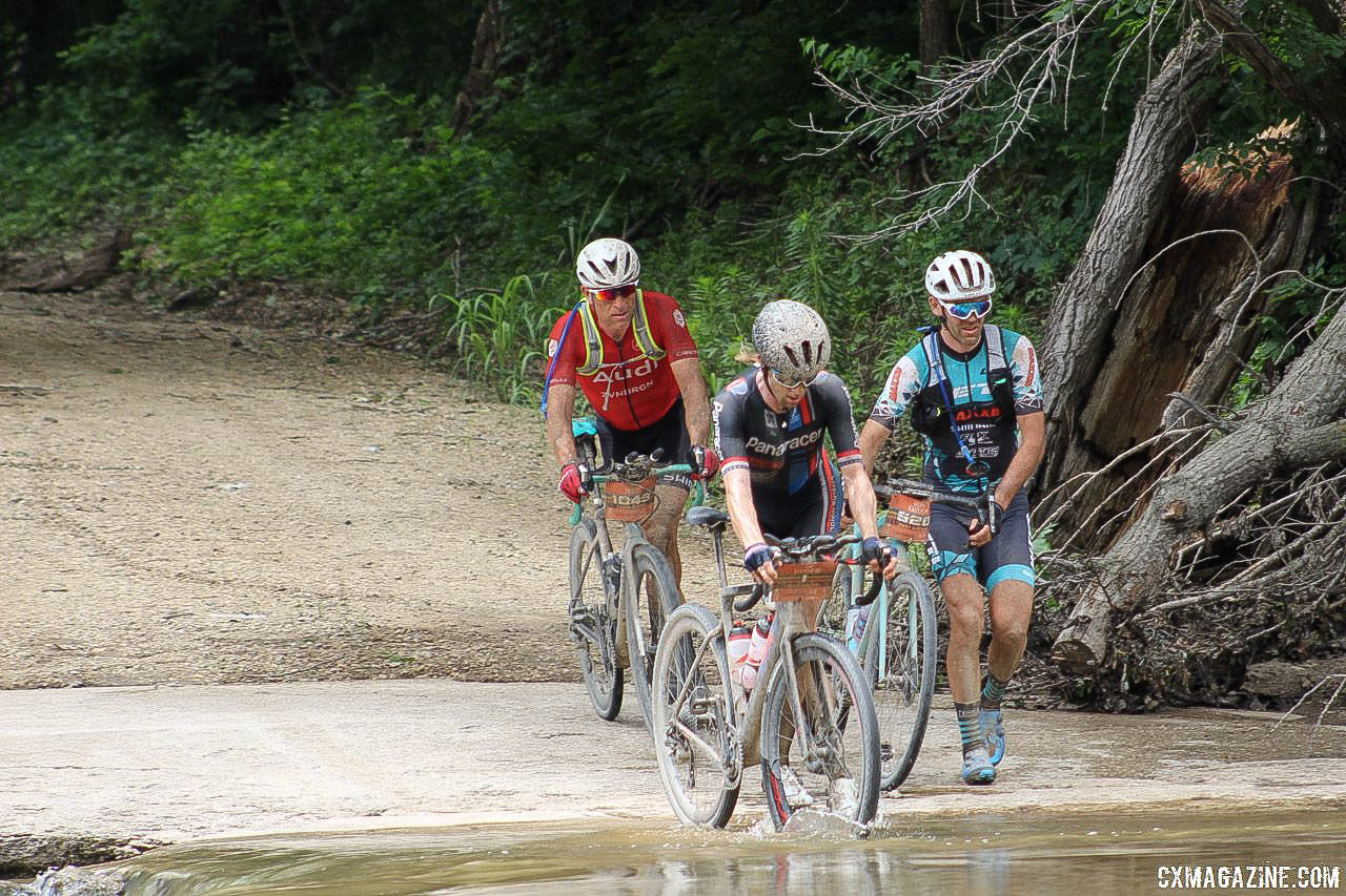 Ian Tubbs was with Mat Stephens and Geoff Kabush at mile 130. 2018 Dirty Kanza 200. © Z. Schuster / Cyclocross Magazine