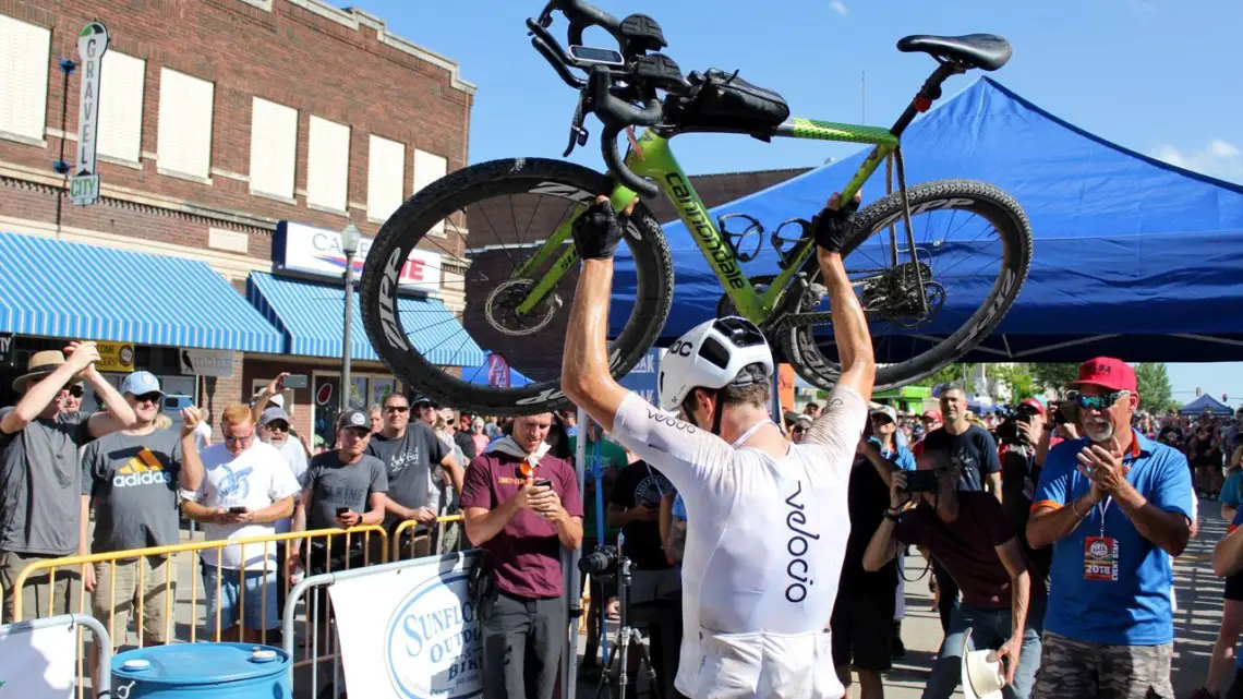 Wonder if King's bike was light? He still had enough energy to hoist it after 206 miles of Kanza gravel. Ted King's 2018 Dirty Kanza 200 Cannondale SuperX. © Z. Schuster / Cyclocross Magazine