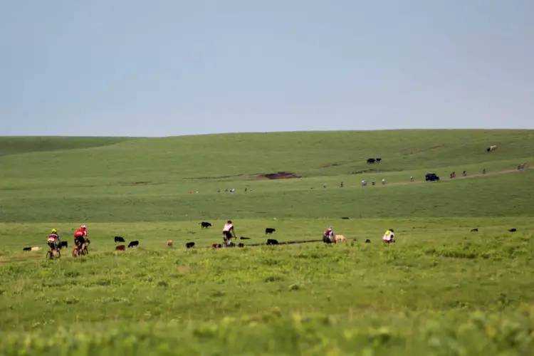 Riders snake their way through the Flint Hills as assembled fans watch on. 2018 Men's Dirty Kanza 200. © Z. Schuster / Cyclocross Magazine