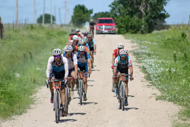 After the two big climbs between miles 65 and 75, the lead group shrunk to about 20. 2018 Men's Dirty Kanza 200. © Z. Schuster / Cyclocross Magazine