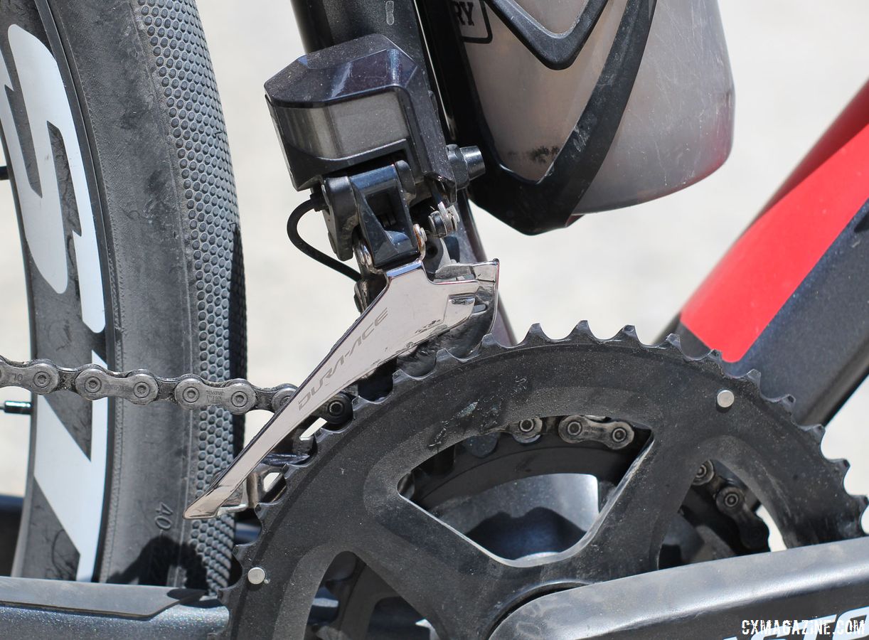 Richey outfitted his bike with Dura-Ace Di2 components. He ran a FD-R9150 derailleur in the front. Craig Richey's 2018 Dirty Kanza 200 Devinci Hatchet. © Z. Schuster / Cyclocross Magazine