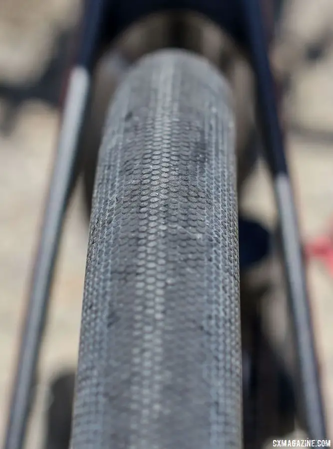 Richey ran the low-profile Schwalbe G-One tires in 700c x 38mm. The Microskin addition to the casing provides extra protection. Craig Richey's 2018 Dirty Kanza 200 Devinci Hatchet. © Z. Schuster / Cyclocross Magazine
