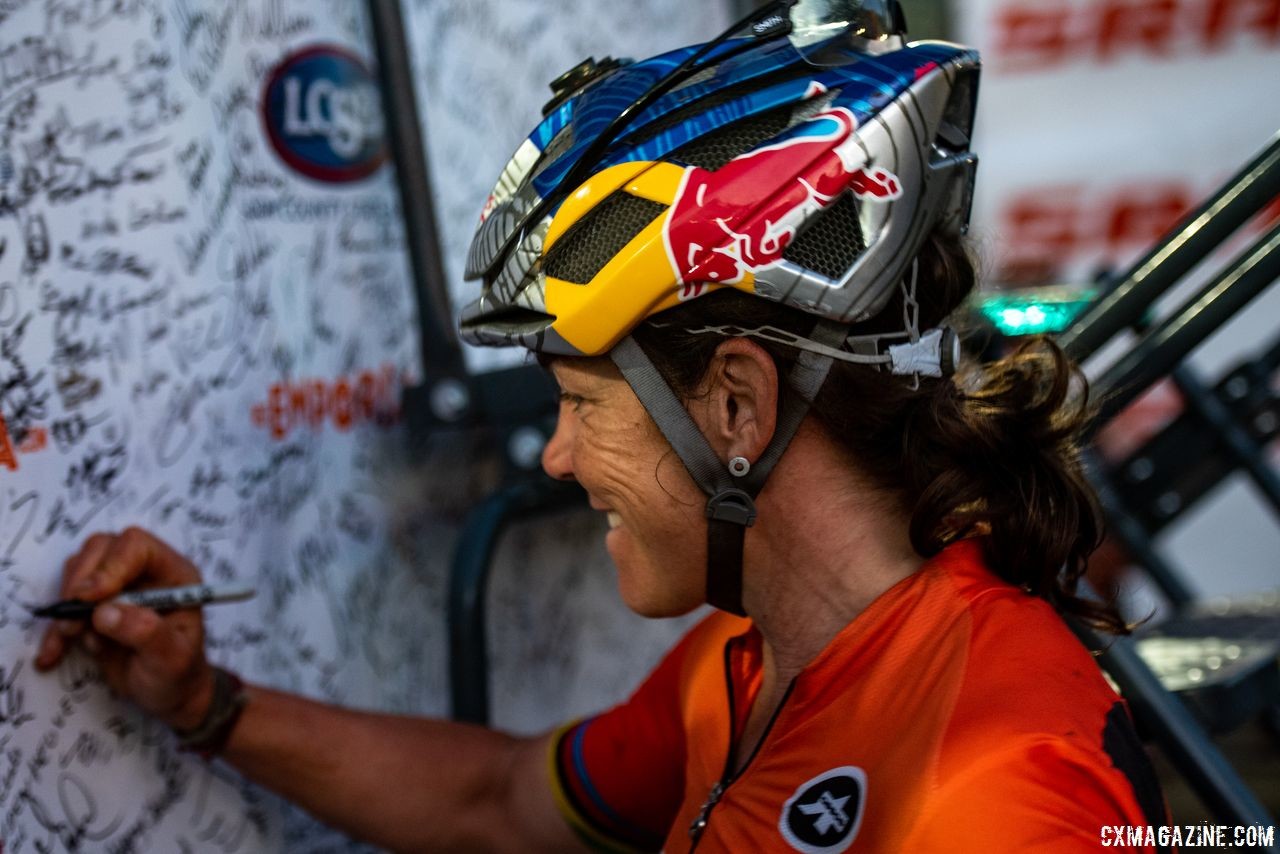 Rebecca Rusch signs her name on the finisher board after winning the DKXL. 2018 Dirty Kanza 200. © Ian Matteson/ ENVE Composites