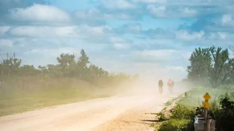 After the morning rains, dust became common in the afternoon. 2018 Dirty Kanza 200. © Ian Matteson/ ENVE Composites