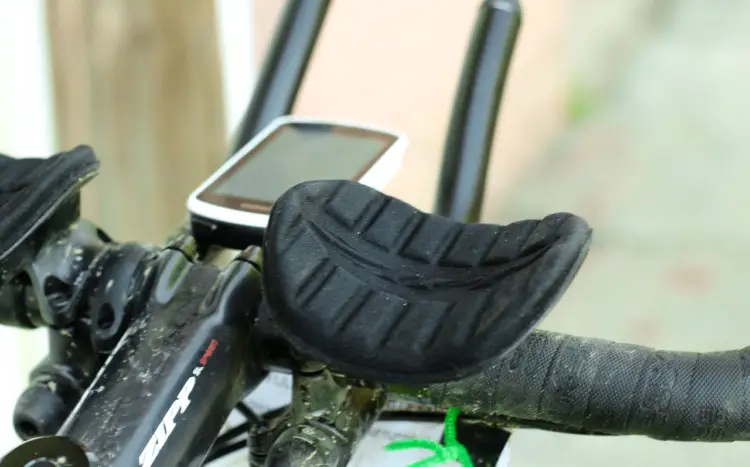 King's Zuka Clip aero bars had comfy pads for his long day in the saddle. Ted King's 2018 Dirty Kanza 200 Cannondale SuperX. © Z. Schuster / Cyclocross Magazine