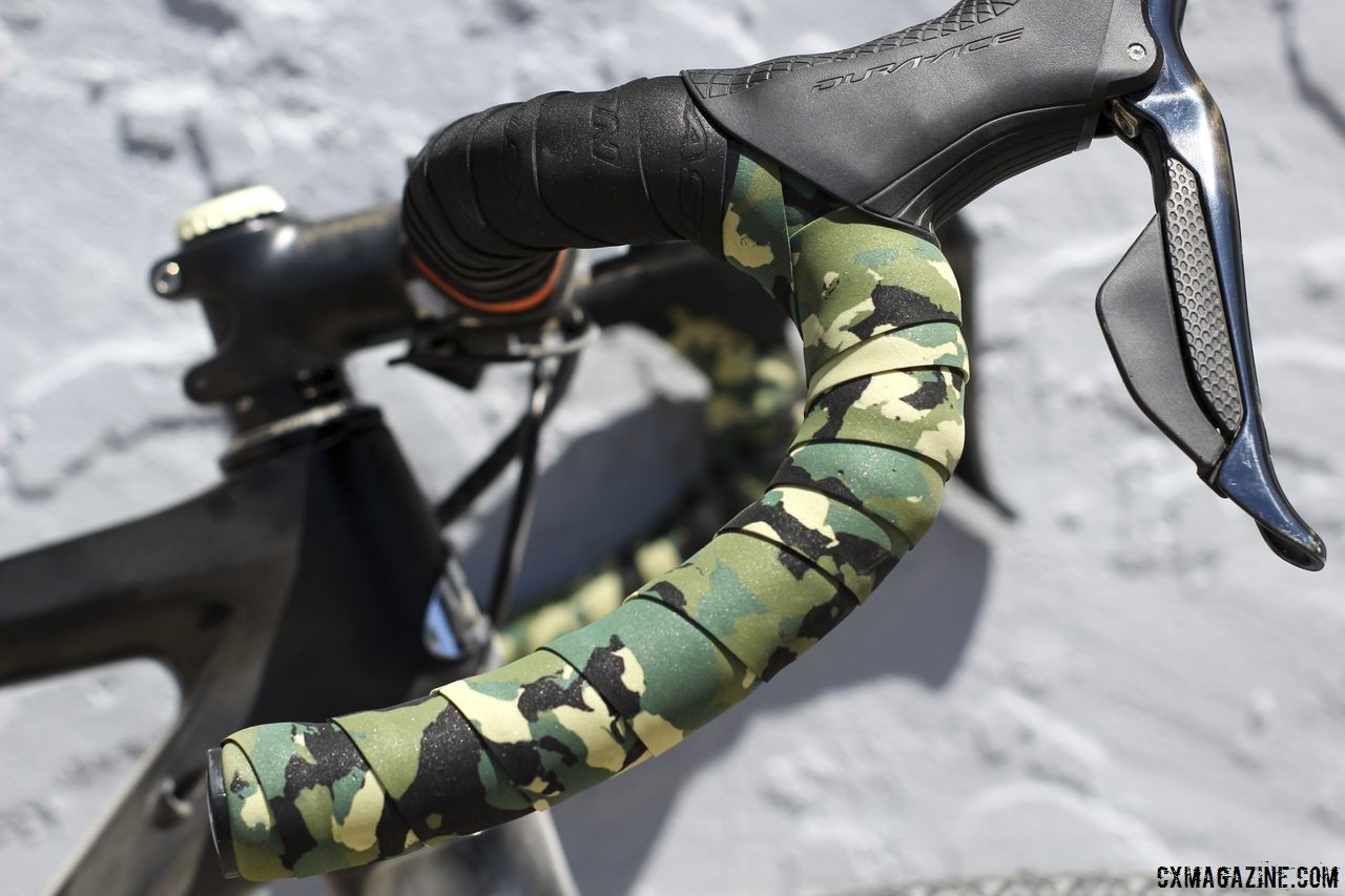 Nauman mixed in some camo bar tape on her drops to complement the Easton black on the tops. Amanda Nauman's 2018 DK200 Niner RLT 9 RDO. © Z. Schuster / Cyclocross Magazine