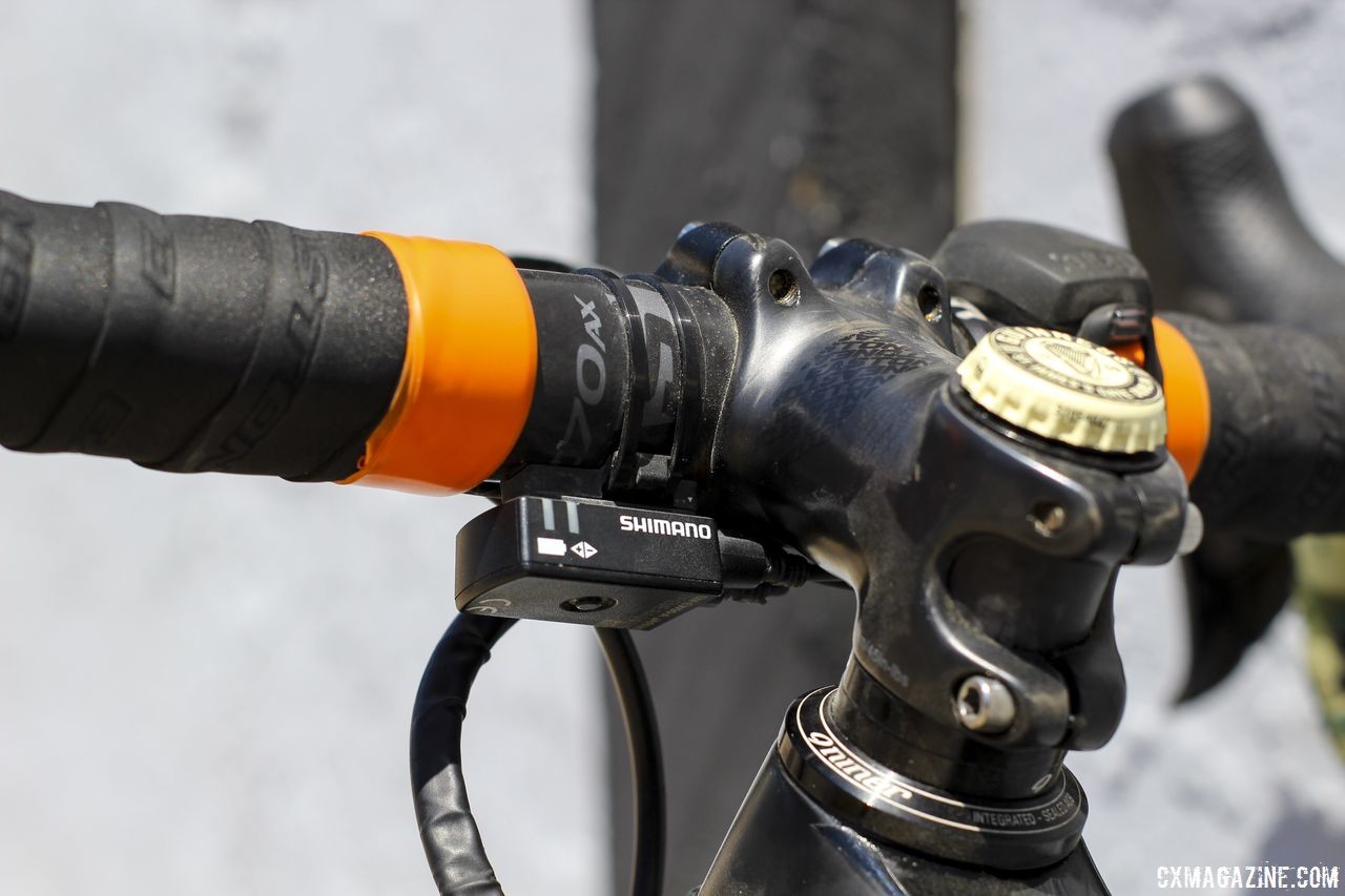 Nauman mounts her Di2 junction box on the handlebar because of her short stem. Amanda Nauman's 2018 DK200 Niner RLT 9 RDO. © Z. Schuster / Cyclocross Magazine