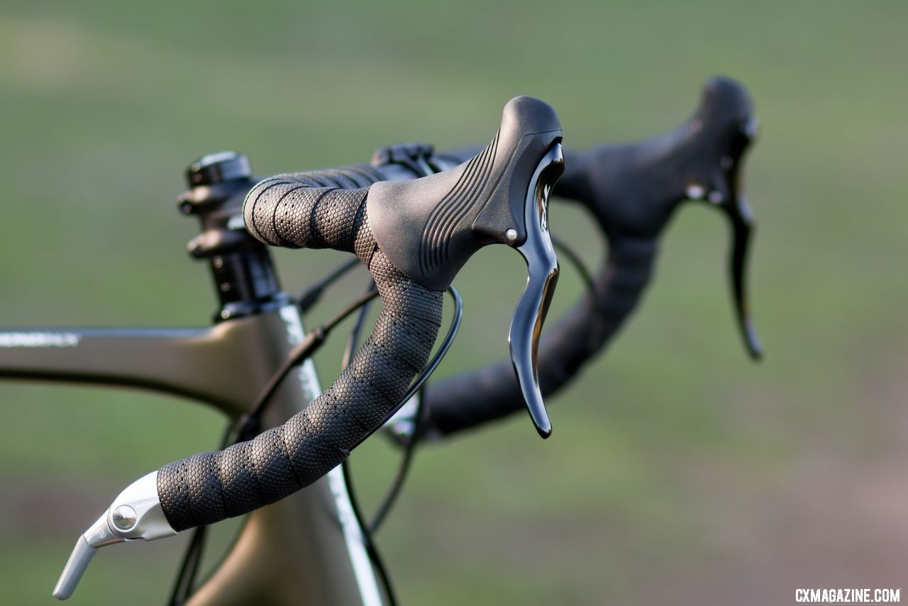 TRP RRL brake levers offer reliable mechanical brake actuation without a shift unit. However, hydraulic brakes would probably be a welcome addition for most riders. Diamond Back carbon Haanjo EXP, with 650b wheels. © Cyclocross Magazine