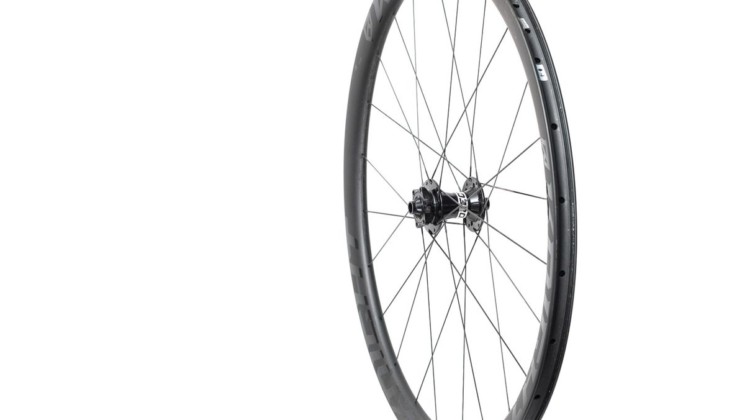The wheelset features a 740-gram front wheel with 24 bladed spokes laced 2x. Knight Composites 35 Clincher TLA Disc. © Cyclocross Magazine