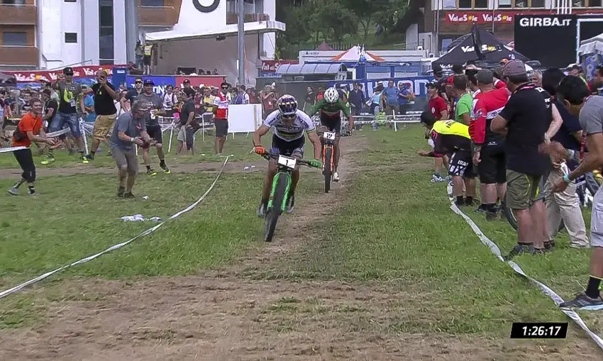 Nino Schurter and Gerhard Kerschbaumer had a frenzied last-lap battle at Val di Sole. photo: redbull.tv screen capture