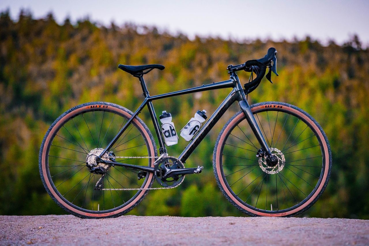 The Topstone 105 comes with a Shimano 105 drivetrain and WTB Nano TCS tan wall tires. photo: Cannondale