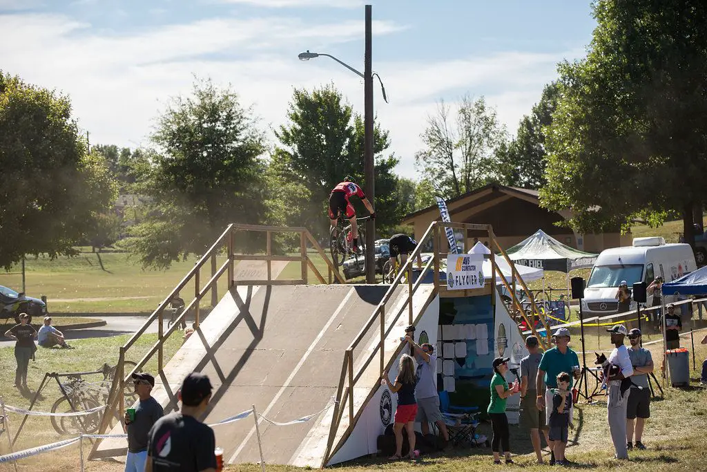 The course features a flyover primed for an airshow. 2017 Go Cross © Pete Eshelman / Roanoke Outside