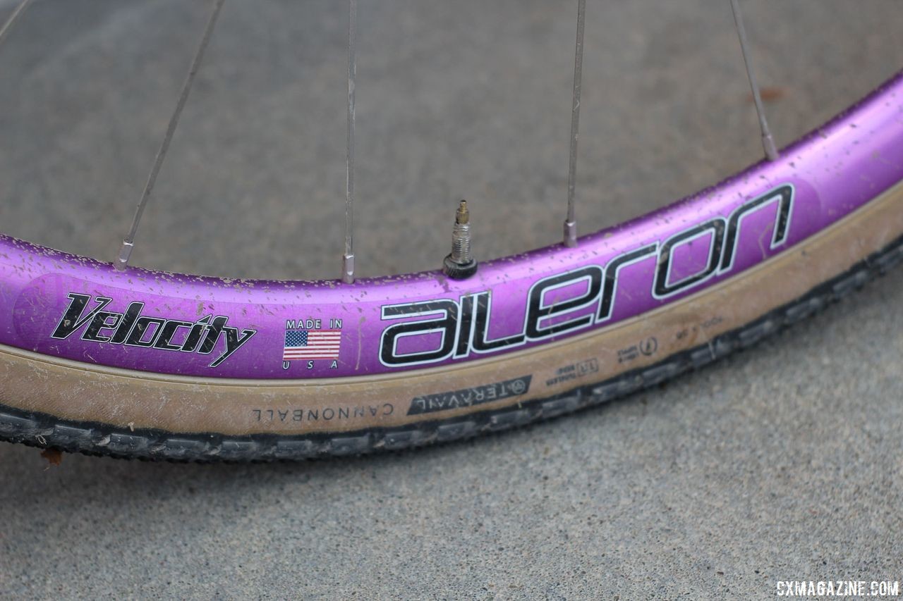 Acker's rims were from Velocity USA. He requested custom colors for the annodized alloy rims. Matt Acker's Salsa Warbeard. 2018 Gravel Worlds. © Z. Schuster / Cyclocross Magazine