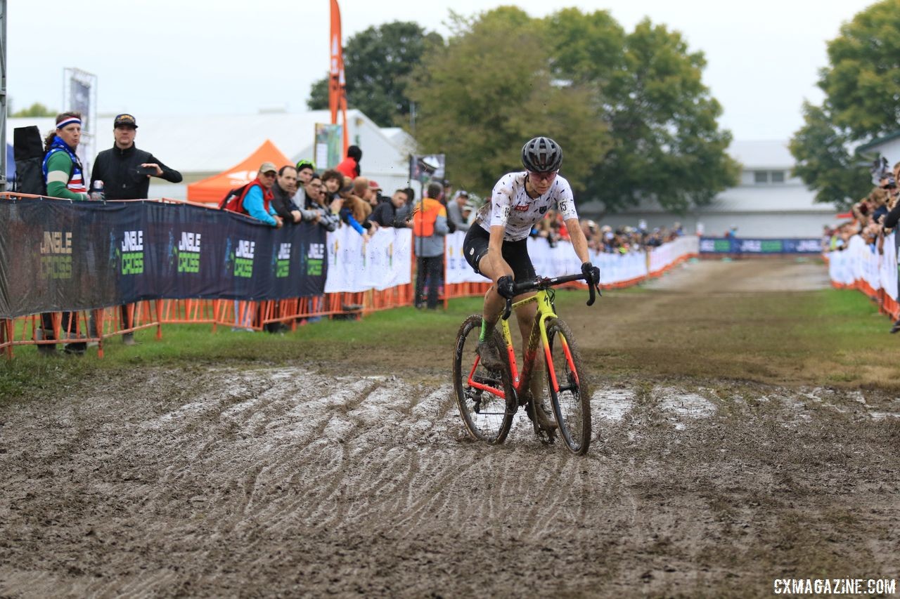 The mud made the end of Maghalie Rochette's race a bit of an adventure. 2018 Jingle Cross Day 3, Sunday. © D. Mable / Cyclocross Magazine