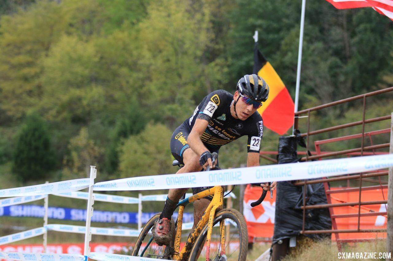 Nicolas Cleppe rides solo in the shadow of the Belgian flag. 2018 Jingle Cross Day 3, Sunday. © D. Mable / Cyclocross Magazine