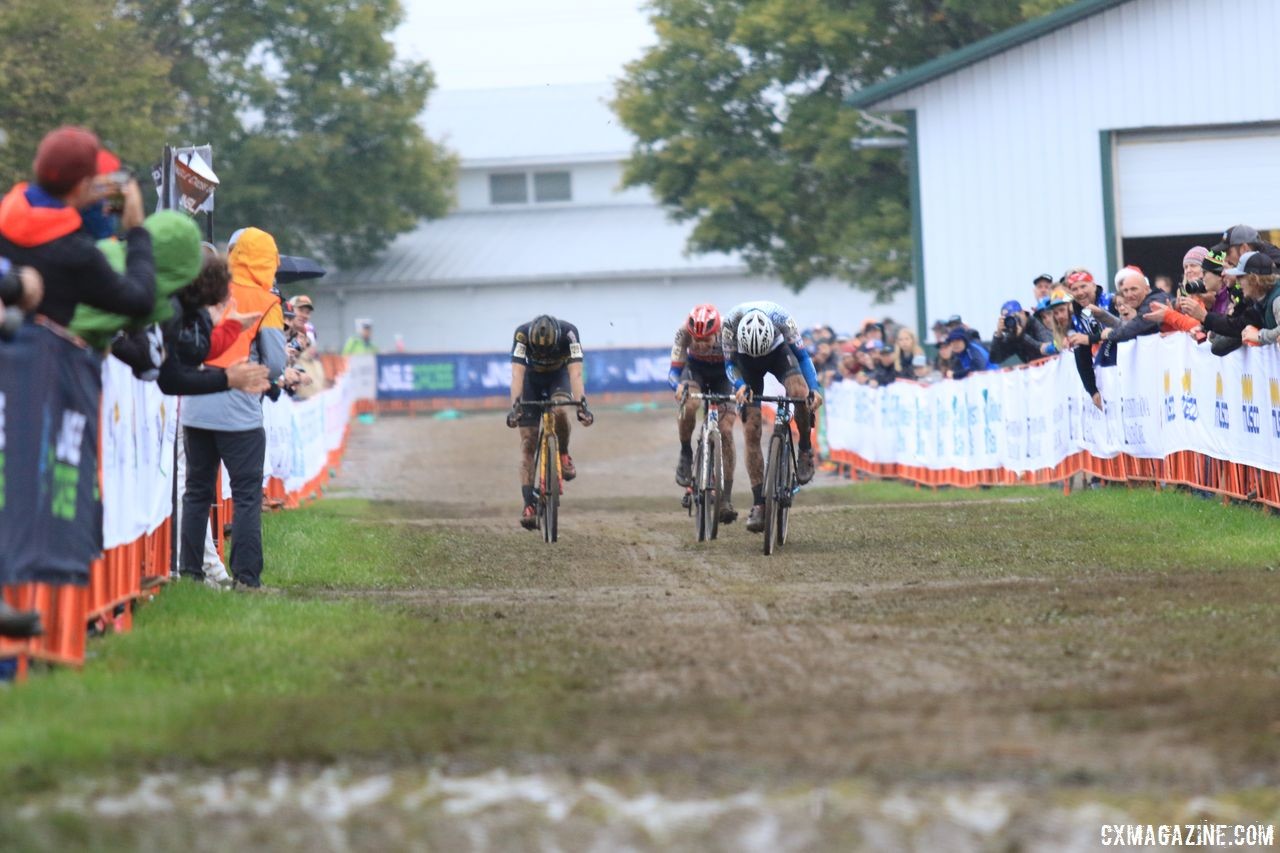 Wouters, Boros and Aernouts sprint to the finish. 2018 Jingle Cross Day 3, Sunday. © D. Mable / Cyclocross Magazine