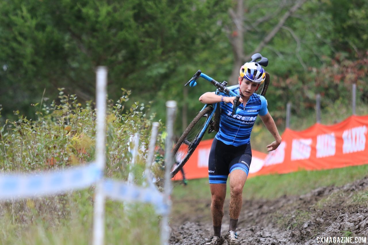 Ellen Noble runs through the off-camber. 2018 Jingle Cross Day 3, Sunday. © D. Mable / Cyclocross Magazine