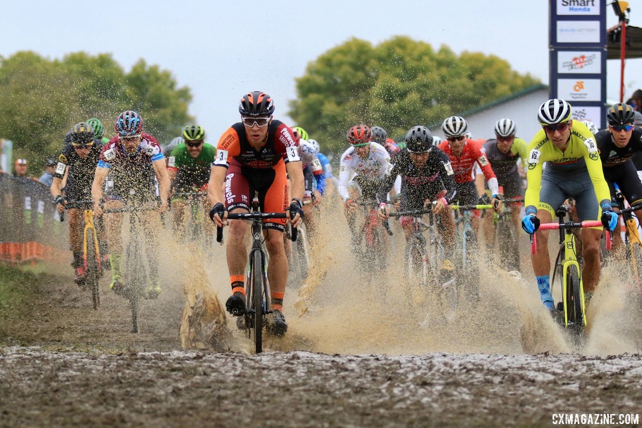 Laurens Sweeck took the holeshot, but soon faded back. 2018 Jingle Cross Day 3, Sunday. © D. Mable / Cyclocross Magazine