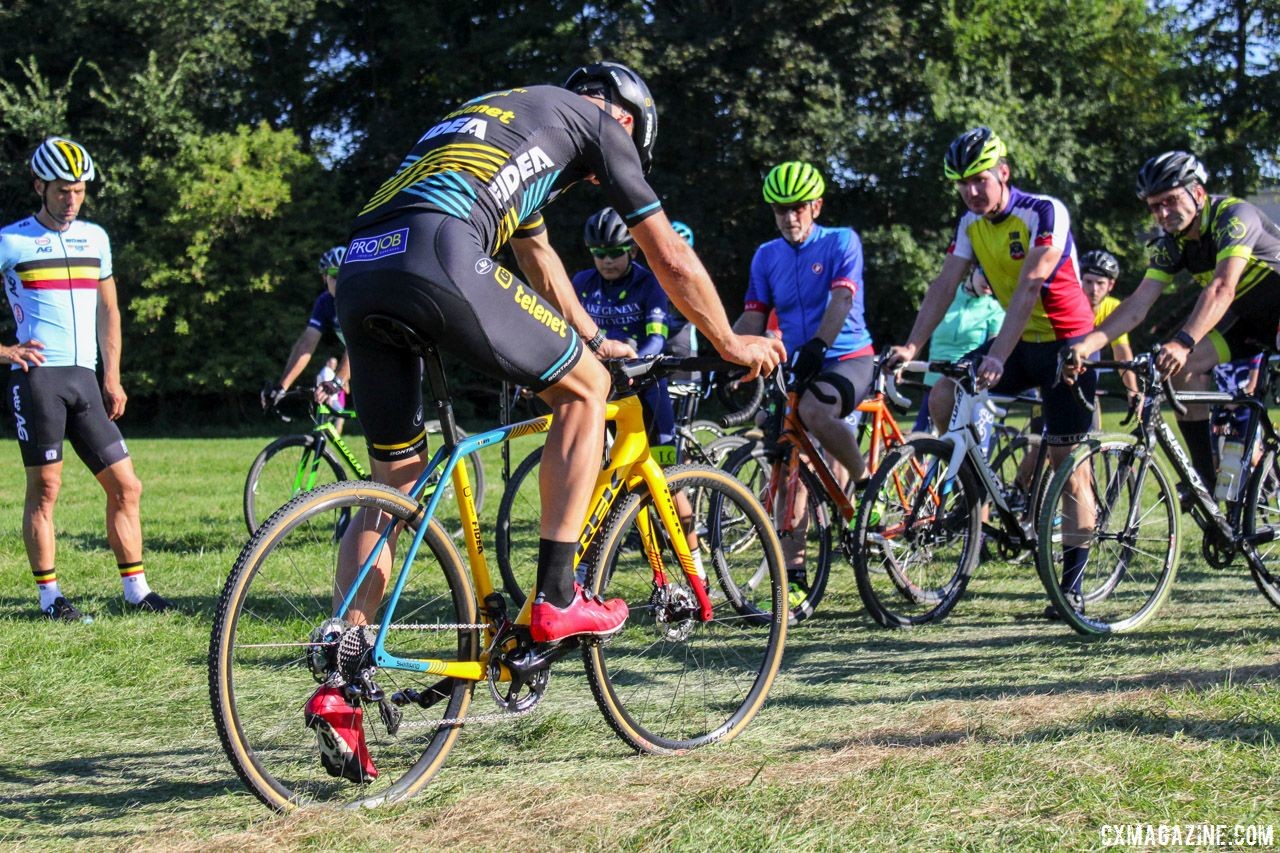 Sven Nys provided instruction on how to start a cyclocross race. 2018 Sven-Nado Clinic, Chicago. © Cyclocross Magazine / Z. Schuster