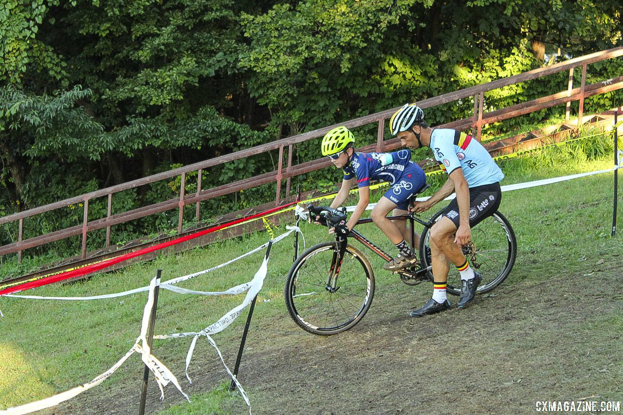 Sven Vanthourenhout helped younger riders navigate the steep downhill switchbacks. 2018 Sven-Nado Clinic, Chicago. © Cyclocross Magazine / Z. Schuster