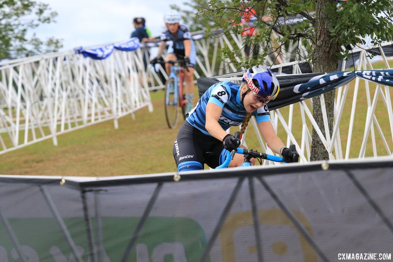Evie Richards stayed on the gas for the last two laps to keep her lead. 2018 Trek CX Cup, Waterloo © Cyclocross Magazine / D. Mable