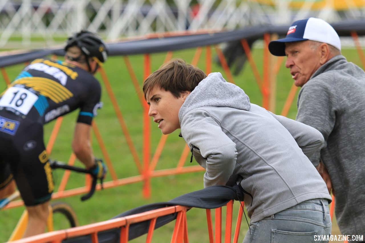 Sanne Cant did not race, but she did spend some time cheering on Friday. 2018 Trek CX Cup, Waterloo © Cyclocross Magazine / D. Mable