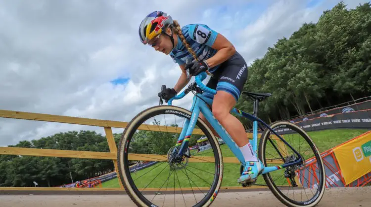 Once Evie Richards got a lead, she went as hard as she could to keep it. 2018 Trek CX Cup, Waterloo © Cyclocross Magazine / R. Clark