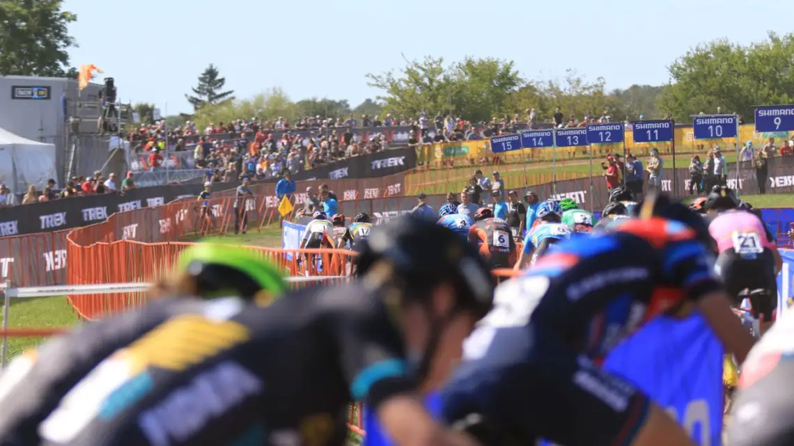 Start of the Men's race. 2018 World Cup Waterloo. © D. Mable / Cyclocross Magazine