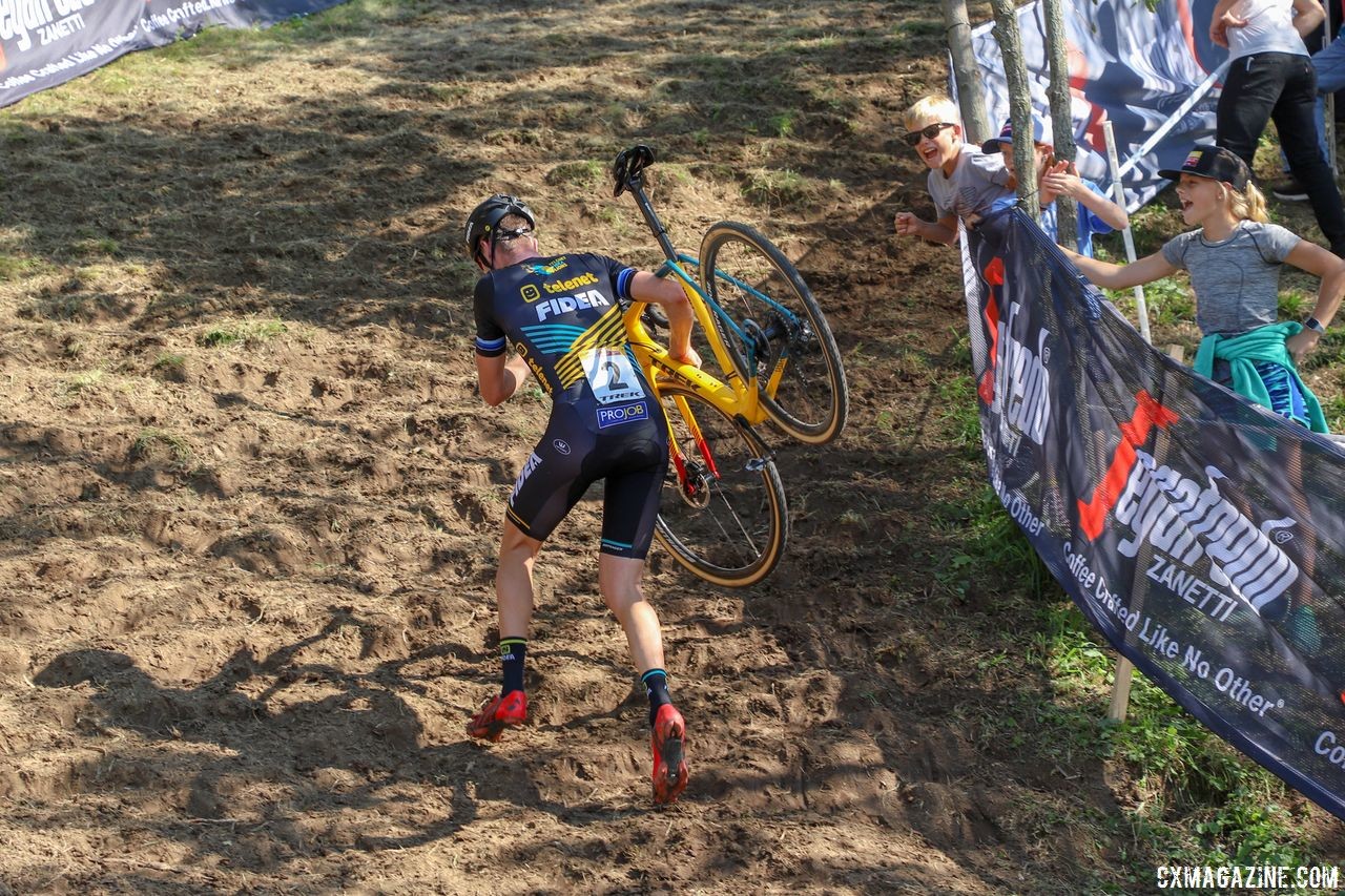 After he went solo, Aerts had to navigate the run-up alone. 2018 World Cup Waterloo. © R. Clark / Cyclocross Magazine