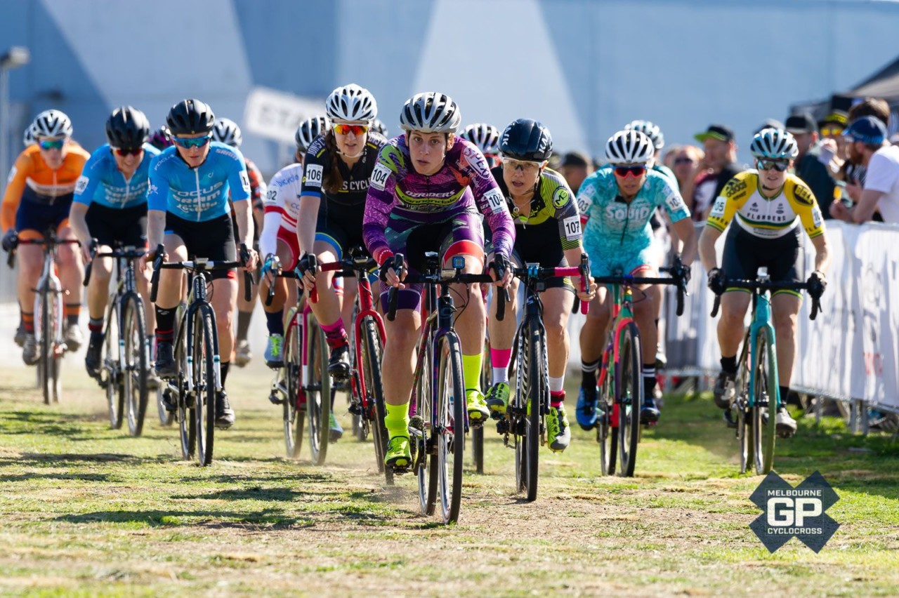 The women blast off at the start on Day 1. 2018 Melbourne Grand Prix of Cyclocross, Australia © Ernesto Arriagada