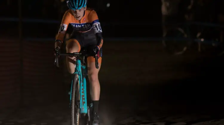 Clara Honsinger through the sand to finish fourth. 2018 Reno Cross women's race. © A. Yee / Cyclocross Magazine