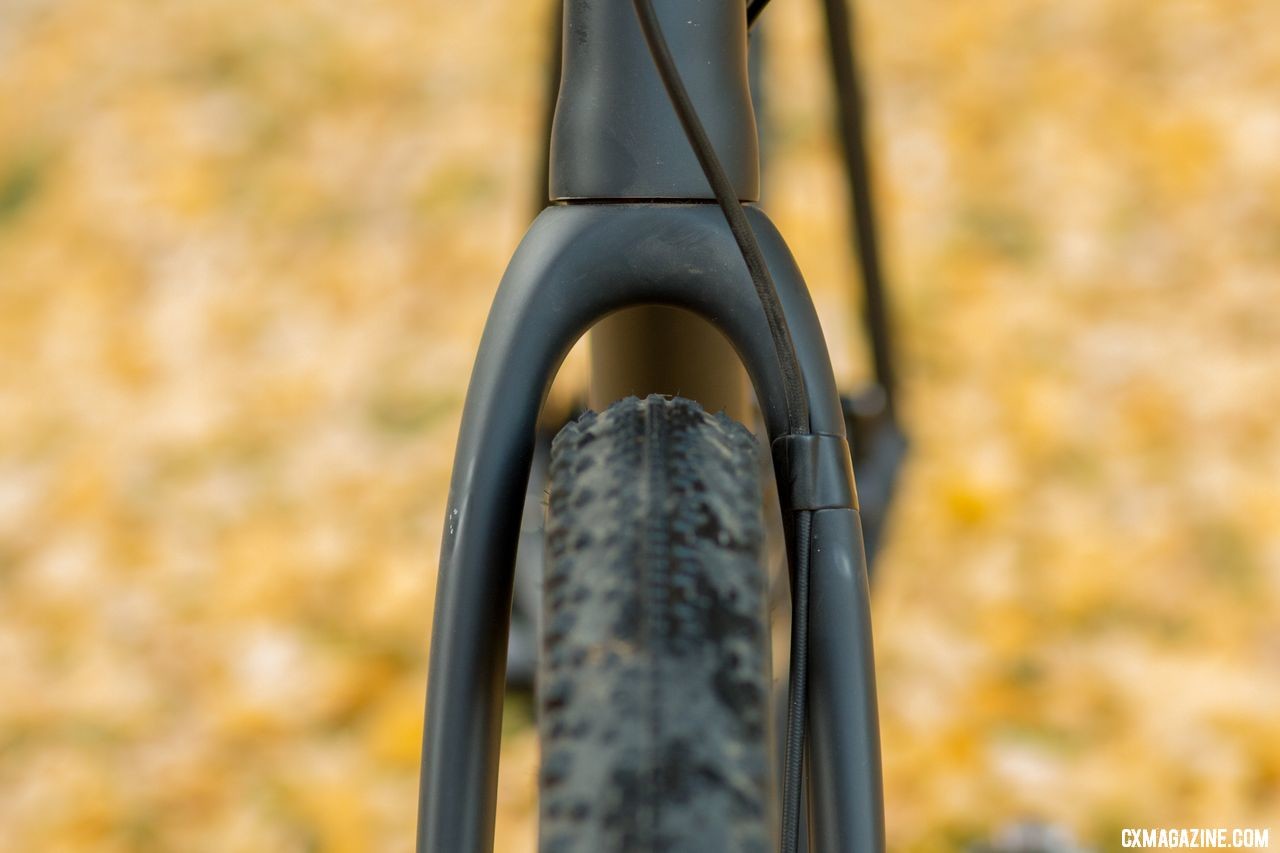 Ibis Hakka MX cyclocross/gravel bike offers lots of clearance around 27.5 x 2.1" Schwalbe Thunder Burt tires. © Cyclocross Magazine