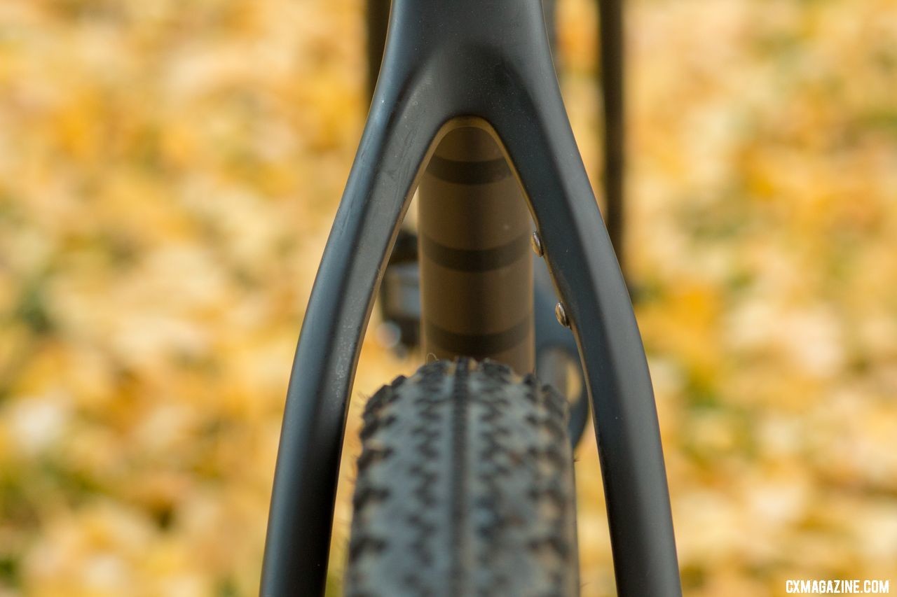 Ibis Hakka MX cyclocross/gravel bike offers lots of clearance around 27.5 x 2.1" Schwalbe Thunder Burt tires. © Cyclocross Magazine