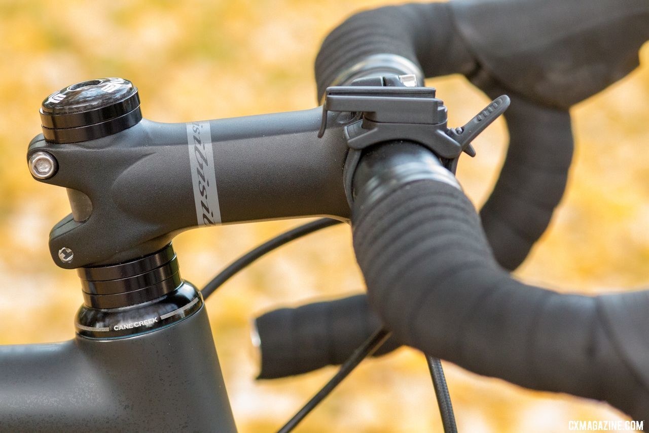 An Ibis branded cockpit handles the controls. Hakka MX cyclocross/gravel bike. © Cyclocross Magazine