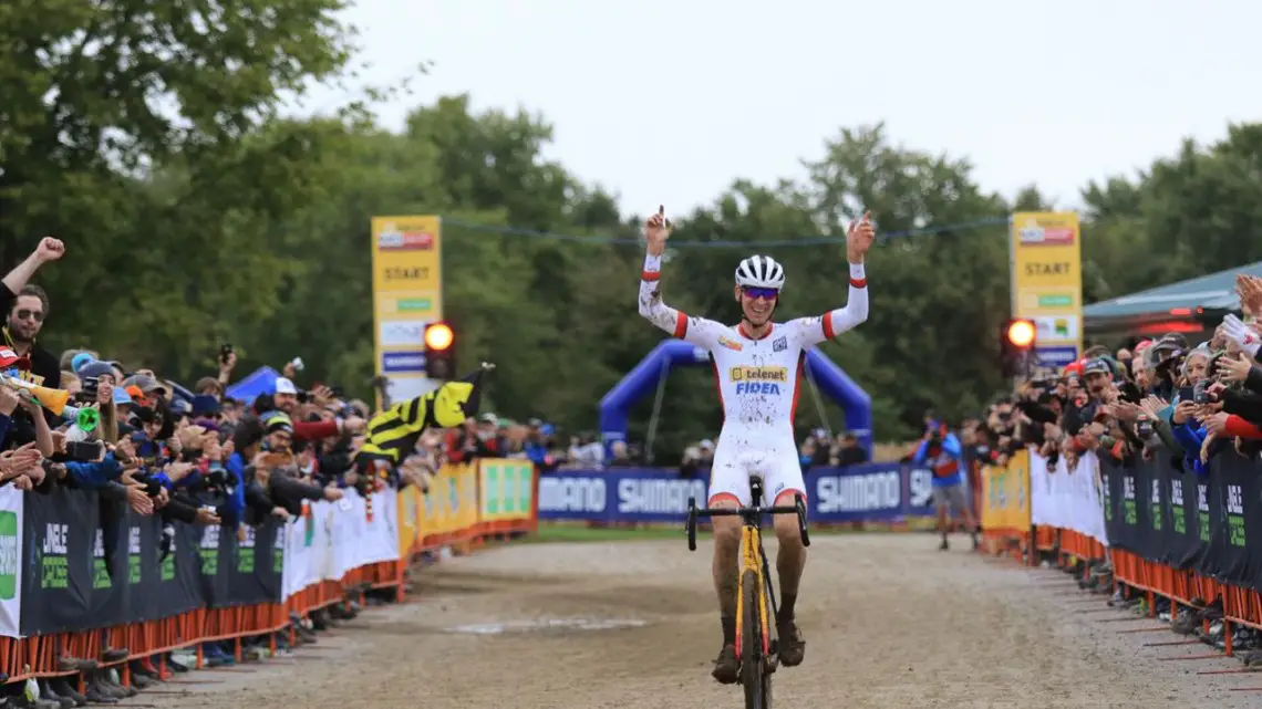 Toon Aerts wins the 2018 Jingle Cross World Cup. © D. Mable/ Cyclocross Magazine