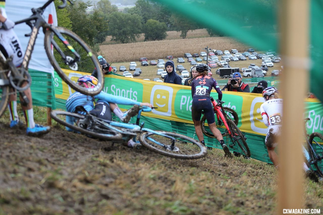 It was a crash fest on lap one of the 2018 Jingle Cross World Cup women's race. © J. Corcoran / Cyclocross Magazine