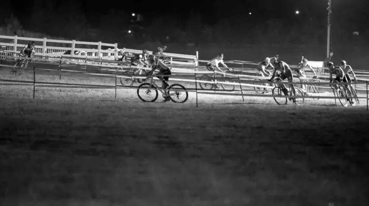 The 2018 RenoCross men's race offered little technical challenges but thin air and thick grass. The result? Pack racing. © J. Silva / Cyclocross Magazine