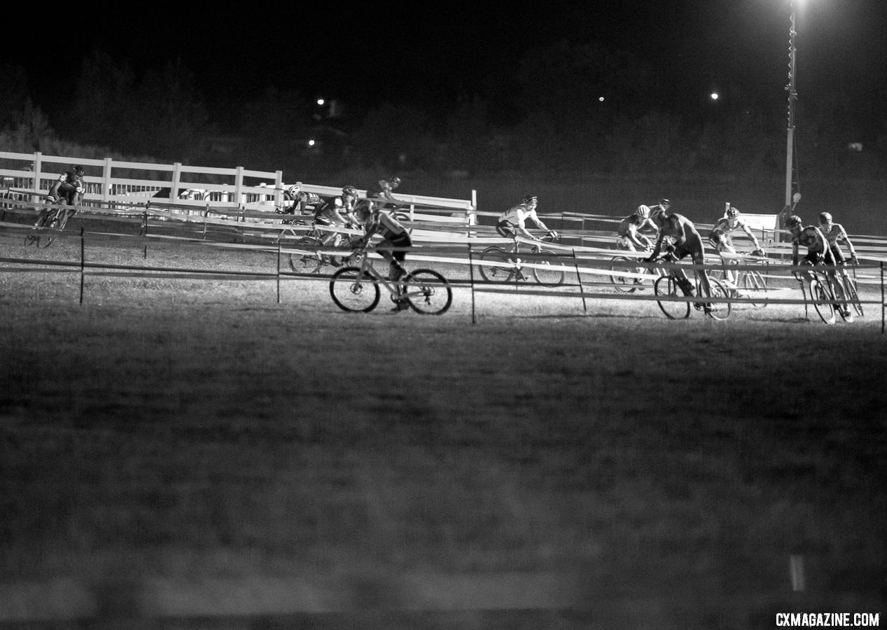 The 2018 RenoCross men's race offered little technical challenges but thin air and thick grass. The result? Pack racing. © J. Silva / Cyclocross Magazine