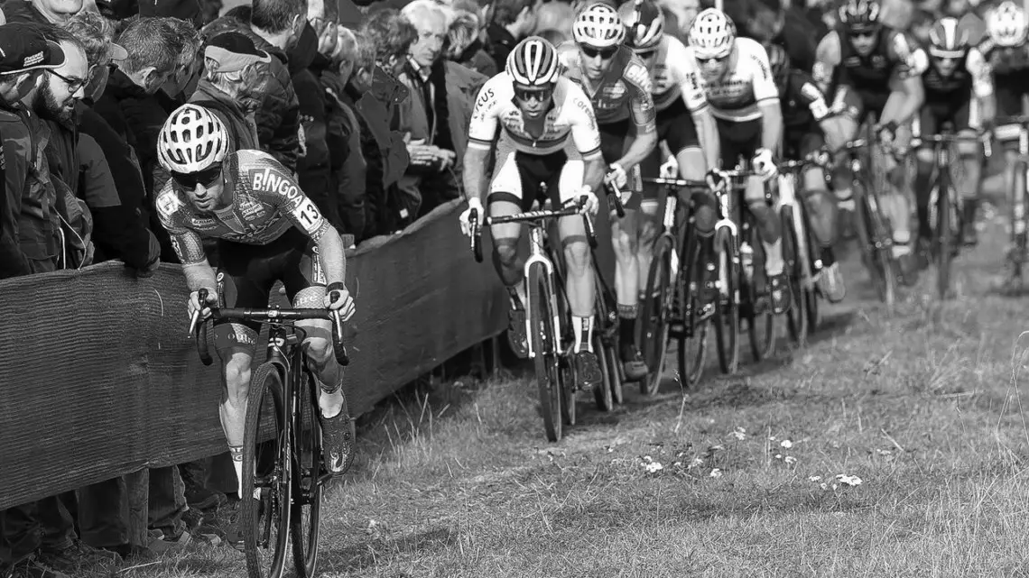 Eli Iserbyt leads the way early in the race. 2018 Brico Cross Ronse / Hotondcross. © B. Hazen / Cyclocross Magazine