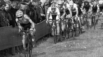 Eli Iserbyt leads the way early in the race. 2018 Brico Cross Ronse / Hotondcross. © B. Hazen / Cyclocross Magazine