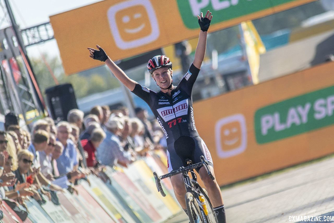 Annemarie Worst celebrates the biggest win of her Elite career. 2018 Superprestige Gieten. © B. Hazen / Cyclocross Magazine