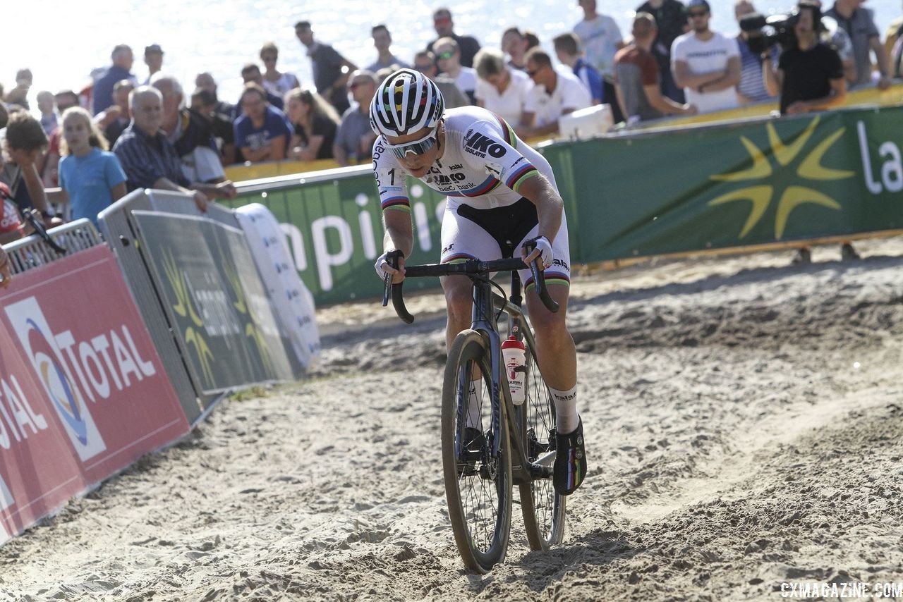 Sanne Cant got caught up in an early crash but battled back for sixth. 2018 Superprestige Gieten. © B. Hazen / Cyclocross Magazine