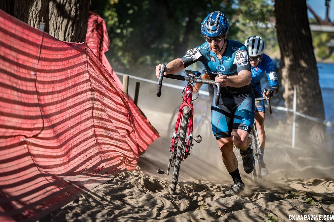 Ryan Grenier runs through the sand. 2018 West Sacramento CX Grand Prix. © J. Vander Stucken / Cyclocross Magazine