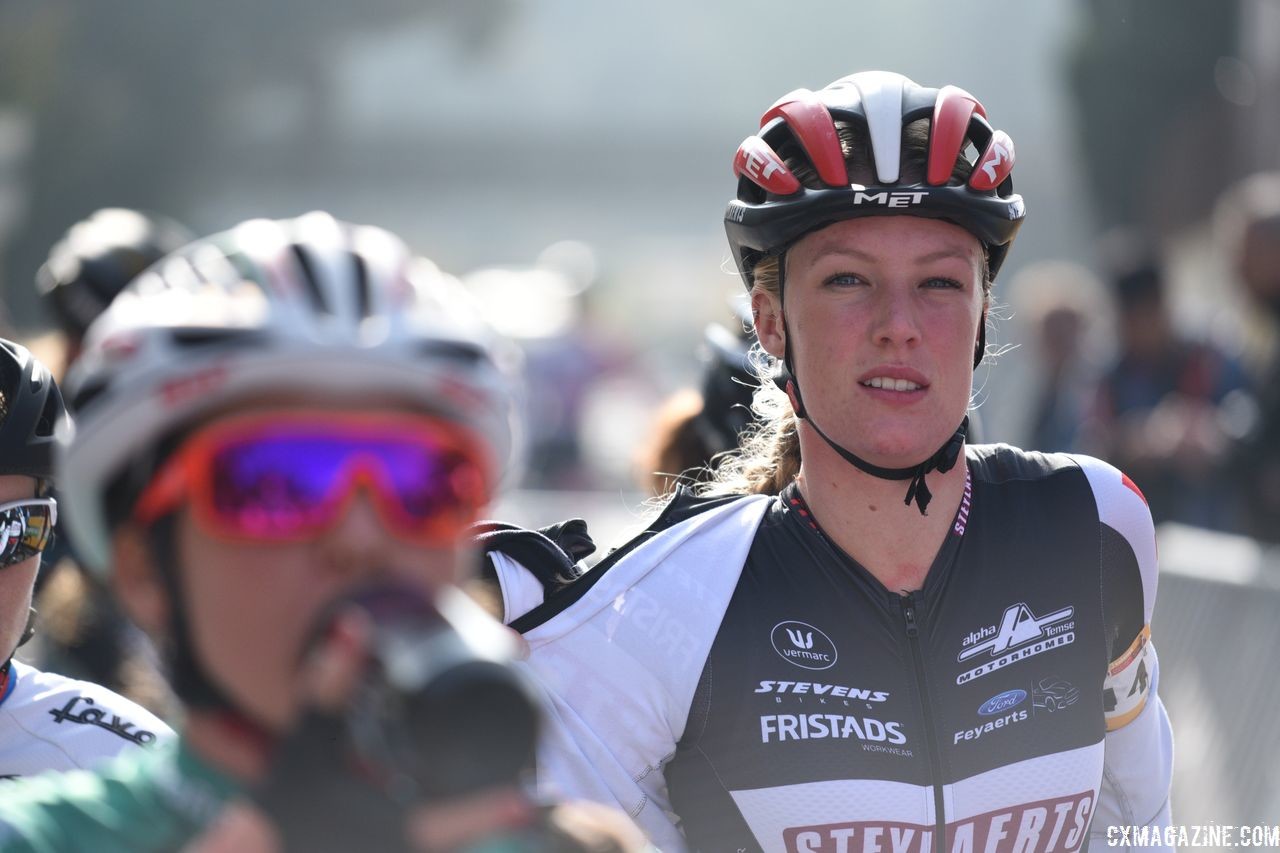 Annemarie Worst waits before her silver-medal ride. 2018 World Cup Bern, Switzerland. © E. Haumesser / Cyclocross Magazine