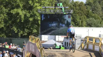 Big screens helped fans (and maybe racers) keep tabs on the front of the race. 2018 World Cup Waterloo. © D. Mable / Cyclocross Magazine