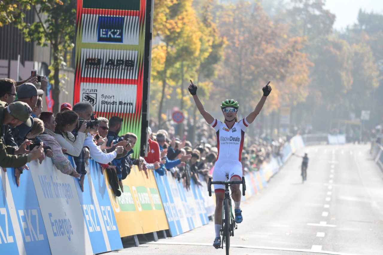 Marianne Vos won her second World Cup of 2018/19 in Bern. 2018 World Cup Bern. © E. Hausmesser / Cyclocross Magazine